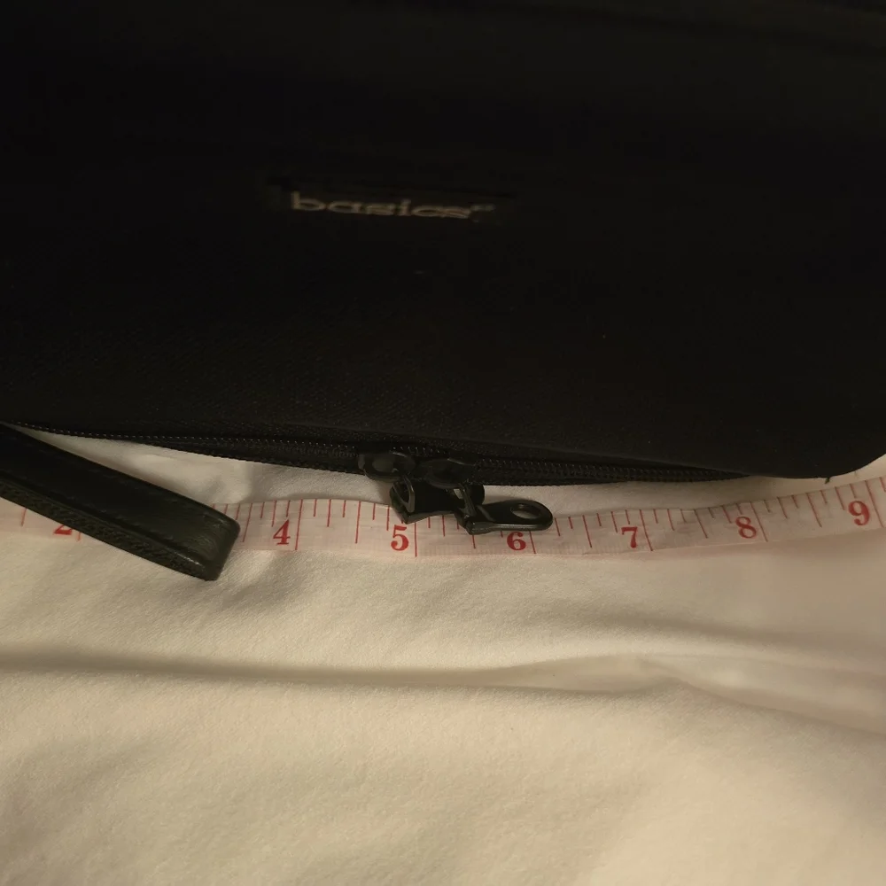 NWOT - Basics Black Toiletries Organizer